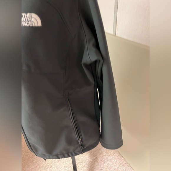 Women’s black soft shell north face jacket - Picture 4 of 10